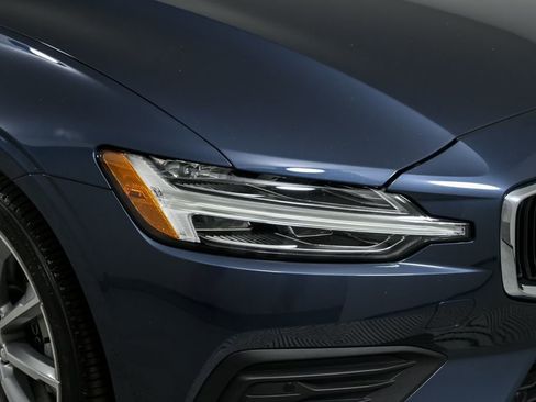 Used 2020 Volvo V60 T5 Momentum w/ Protection Package Premier image 35