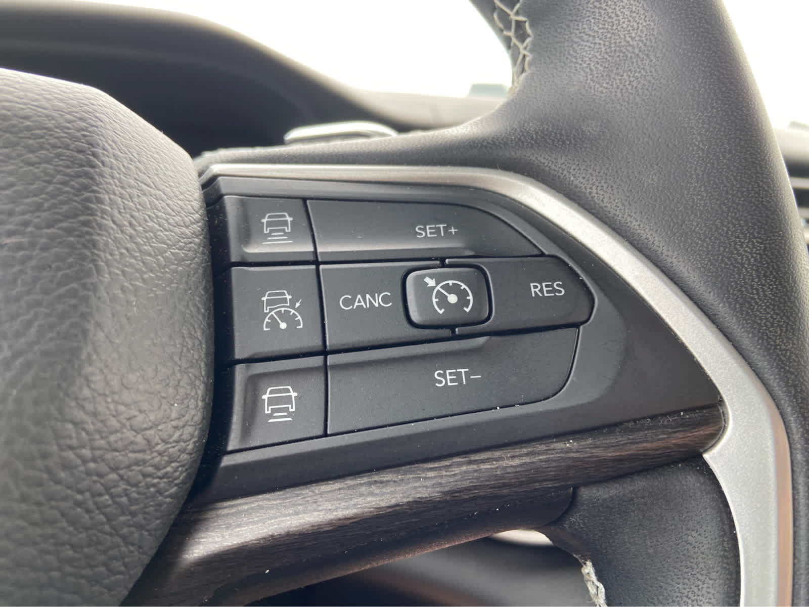 Used 2022 Jeep Grand Cherokee Limited 4xe w/ Luxury Tech Group II AWD/4WD image 21