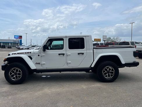 Used 2024 Jeep Gladiator Rubicon AWD/4WD image 8