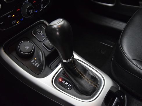 Used 2019 Jeep Compass Latitude w/ Cold Weather Group AWD/4WD image 25
