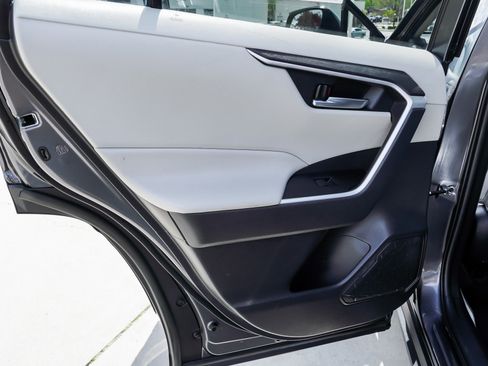 Used 2021 Toyota RAV4 XLE w/ Carpet Mat Package (TMS) AWD/4WD image 23