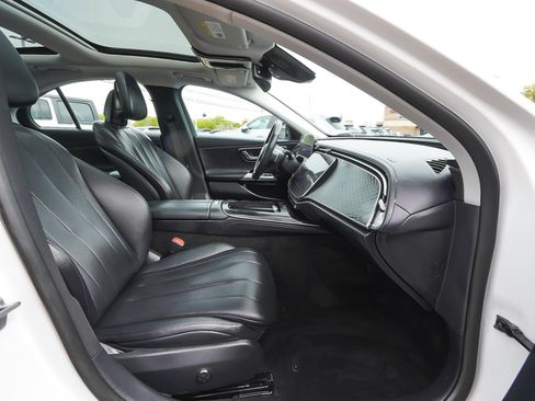 Used 2025 Mercedes-Benz E 350 4MATIC Sedan image 40