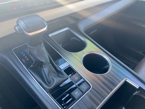 Certified 2024 Toyota Sienna Platinum image 18