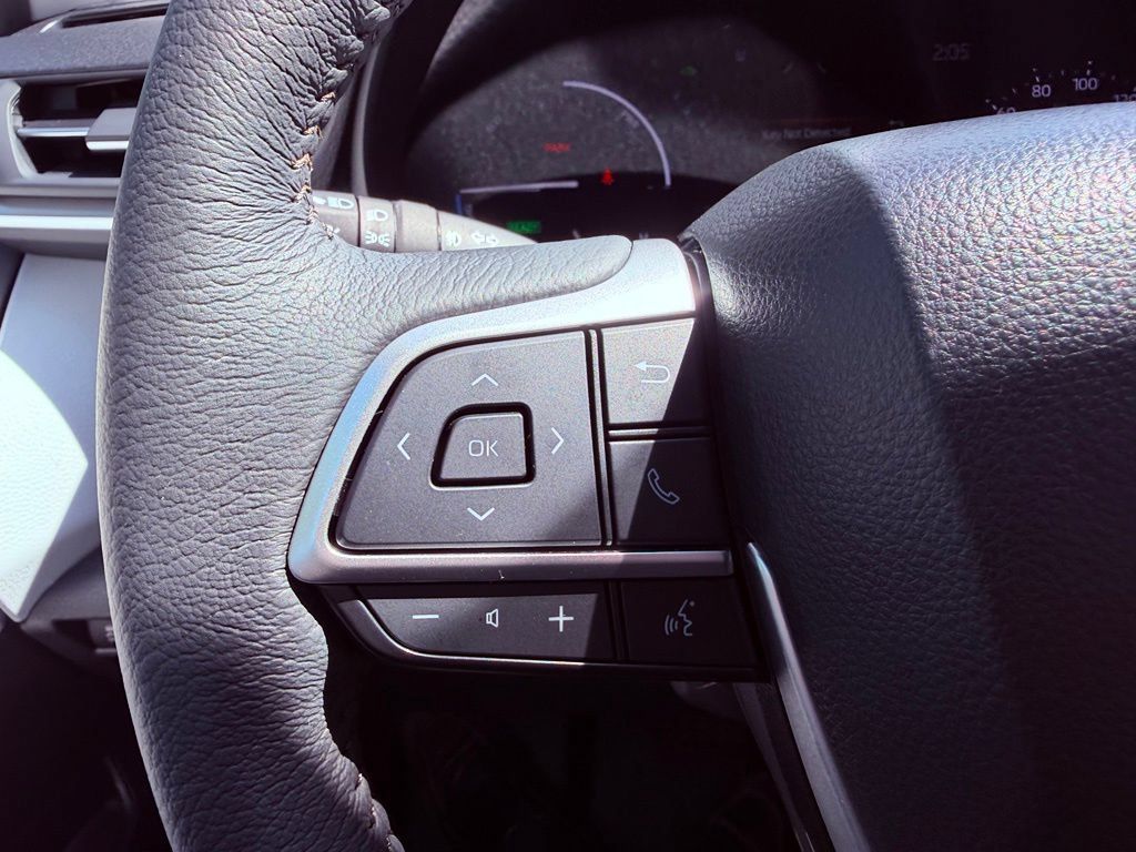Used 2026 Toyota Sienna XLE FWD image 23