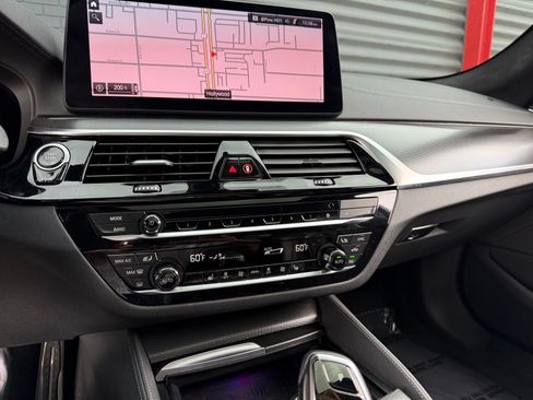 Used 2021 BMW M550i xDrive w/ Executive Package AWD/4WD image 27
