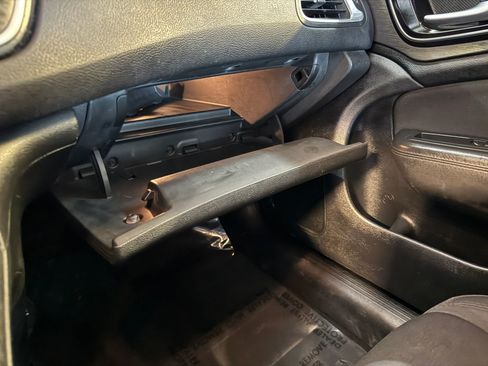Used 2016 Chrysler 200 LX FWD image 22