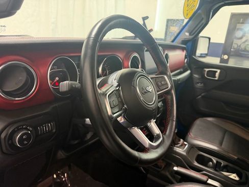 Used 2022 Jeep Gladiator Rubicon w/ Cold Weather Group AWD/4WD image 19