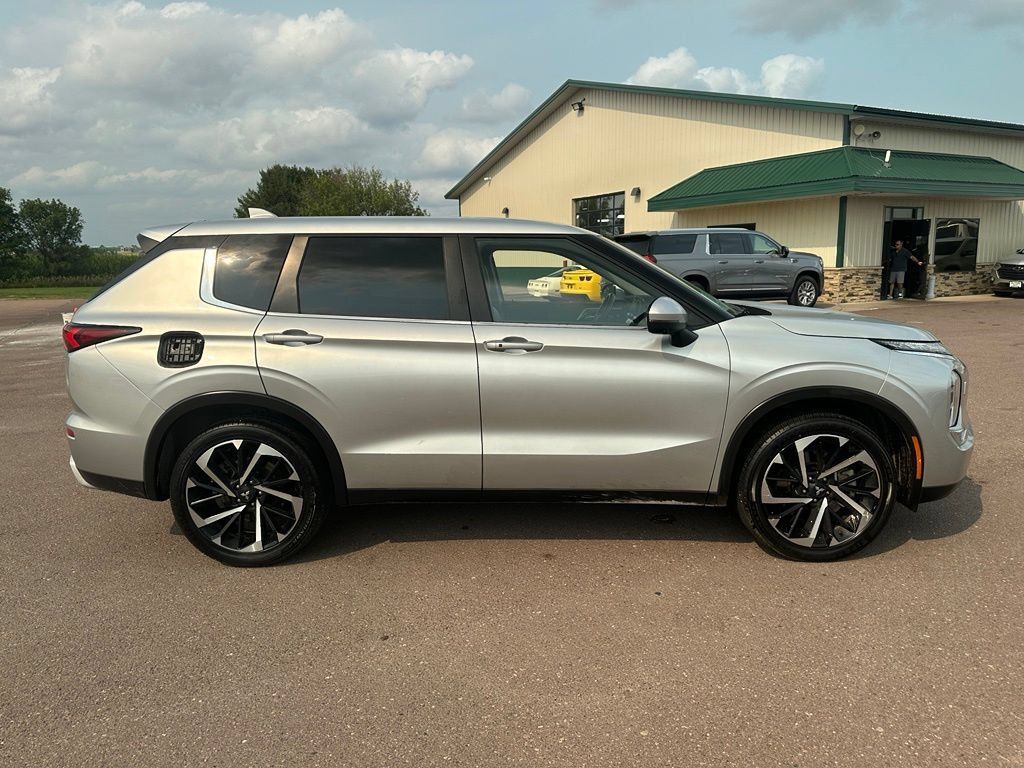 Used 2024 Mitsubishi Outlander SE AWD/4WD image 35