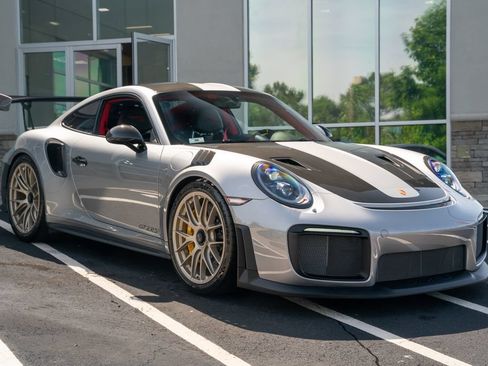 Used 2018 Porsche 911 GT2 RS RWD image 8