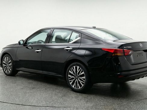 Used 2025 Nissan Altima 2.5 SV image 6