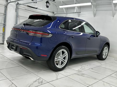 Certified 2025 Porsche Macan image 11