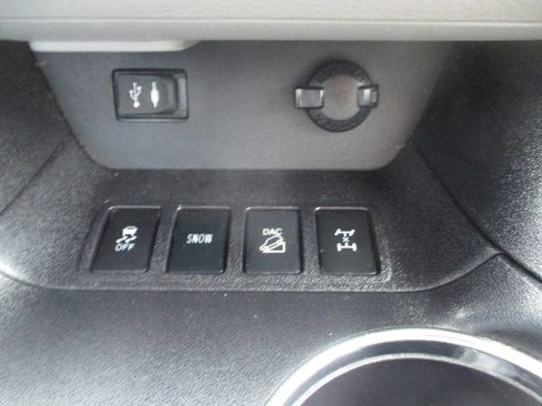 Used 2014 Toyota Highlander XLE AWD/4WD image 28