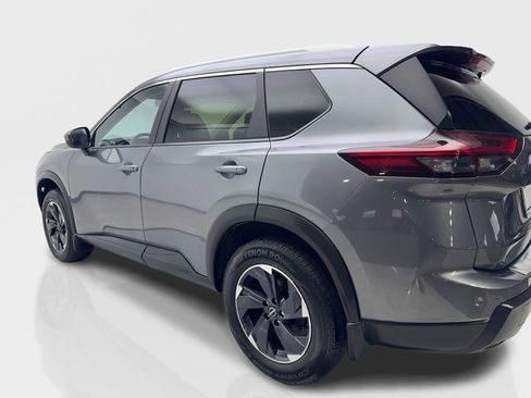 Used 2024 Nissan Rogue SV w/ SV Premium Package image 14