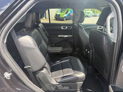 Certified 2022 Ford Explorer XLT w/ Equipment Group 202A AWD/4WD image 42