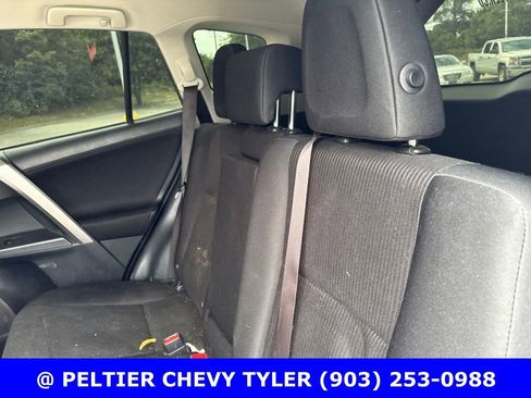 Used 2018 Toyota RAV4 LE FWD image 19
