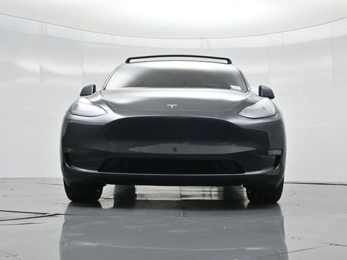 Used 2025 Tesla Model Y Long Range image 43