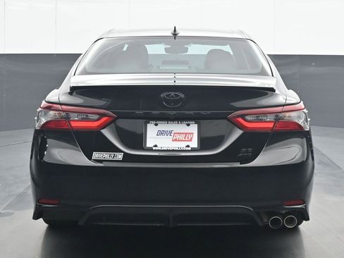 Used 2022 Toyota Camry SE image 5