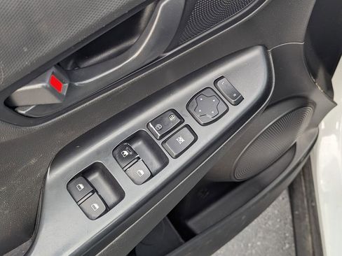 Used 2020 Hyundai Kona SE FWD image 25