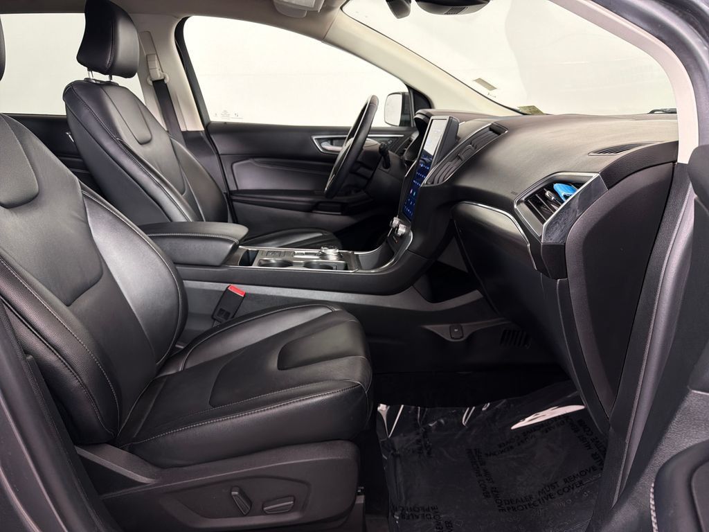 Used 2022 Ford Edge Titanium AWD/4WD image 21