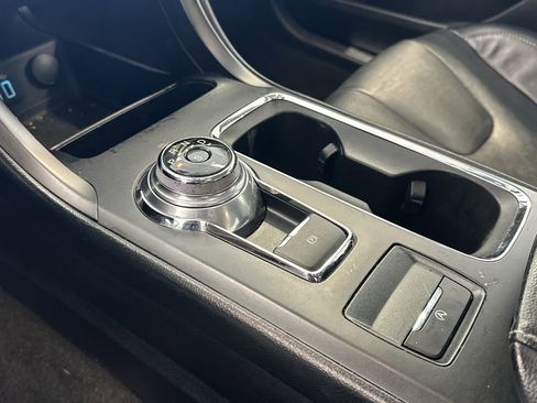 Used 2020 Ford Fusion Titanium image 4