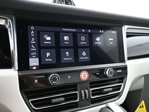 Certified 2026 Porsche Macan AWD/4WD image 8