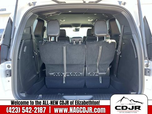 New 2026 Chrysler Pacifica Select image 18
