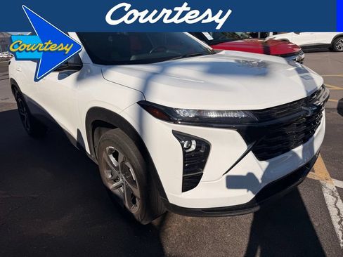 Used 2024 Chevrolet Trax RS w/ Driver Confidence Package FWD image 1