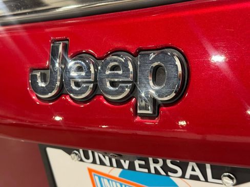 Used 2025 Jeep Compass Latitude w/ Sun & Sound Group AWD/4WD image 32