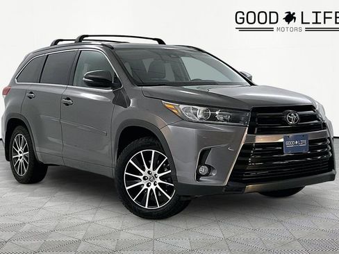 Used 2018 Toyota Highlander SE image 1