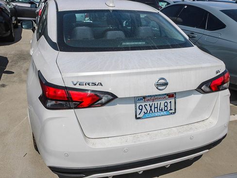 Used 2021 Nissan Versa SV FWD image 13