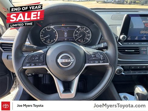 Used 2024 Nissan Altima 2.5 SV image 11