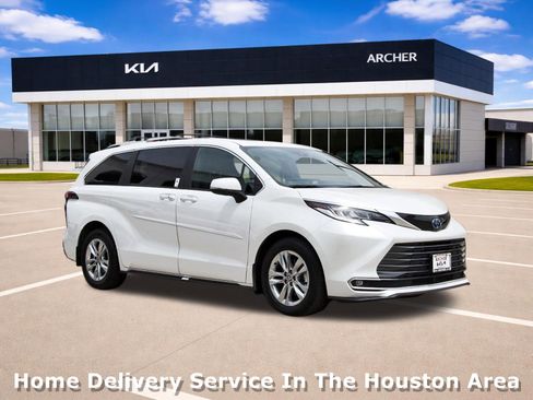 Used 2025 Toyota Sienna Limited AWD/4WD image 1