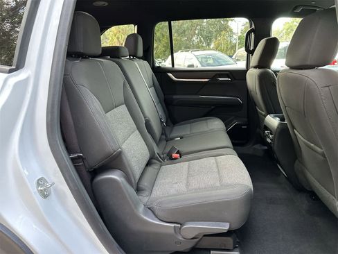 Used 2025 GMC Acadia Elevation image 13