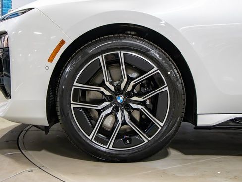 Used 2025 BMW 740i xDrive 740i xDrive w/ Premium Package image 7