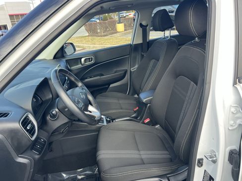 Used 2023 Hyundai Venue SEL w/ Cargo Package image 13