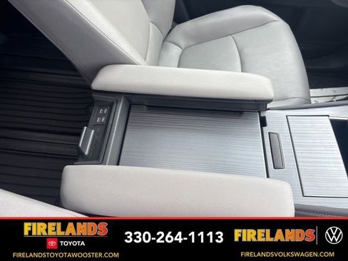 Used 2025 Toyota Sienna XLE image 28