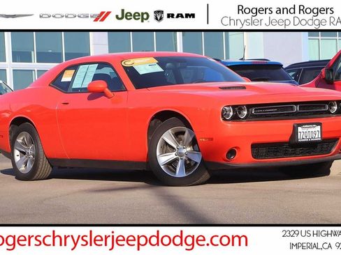 Used 2016 Dodge Challenger SXT w/ Driver Convenience Group image 1