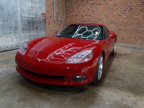Used 2005 Chevrolet Corvette Coupe w/ Preferred Equipment Group RWD image 6