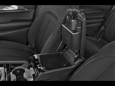Used 2024 Jeep Grand Cherokee L Laredo AWD/4WD image 39