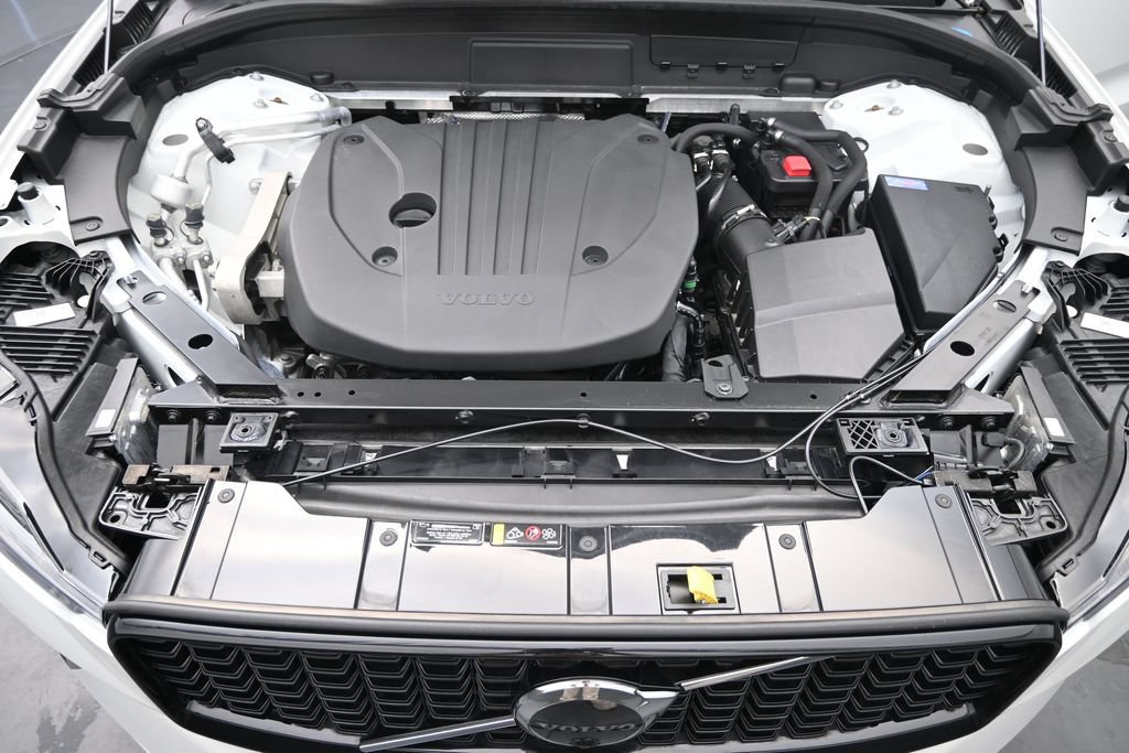 Certified 2024 Volvo XC60 B5 Ultimate w/ Protection Package Premier AWD/4WD image 12