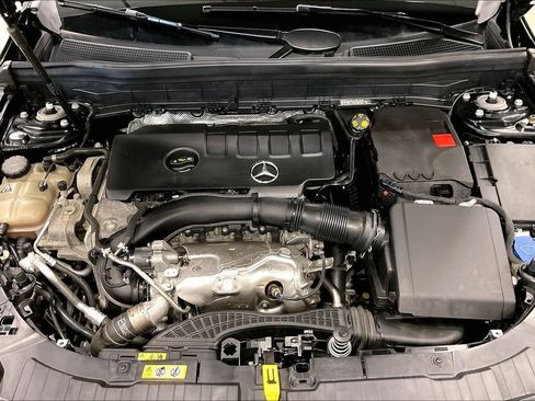 Used 2023 Mercedes-Benz GLB 250 4MATIC w/ Premium Package image 31
