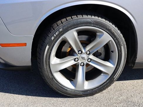 Used 2018 Dodge Challenger R/T image 9