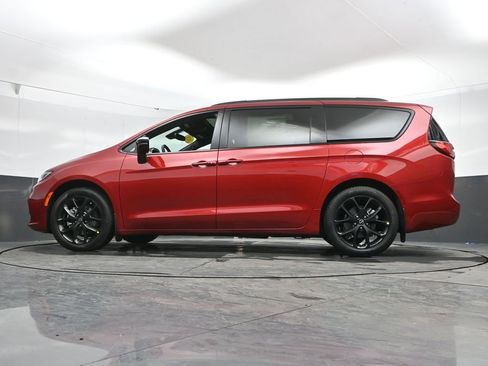 New 2026 Chrysler Pacifica Select w/ S Appearance Package FWD image 44