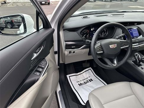 Certified 2023 Cadillac XT4 Premium Luxury w/ Cold Weather Package image 15