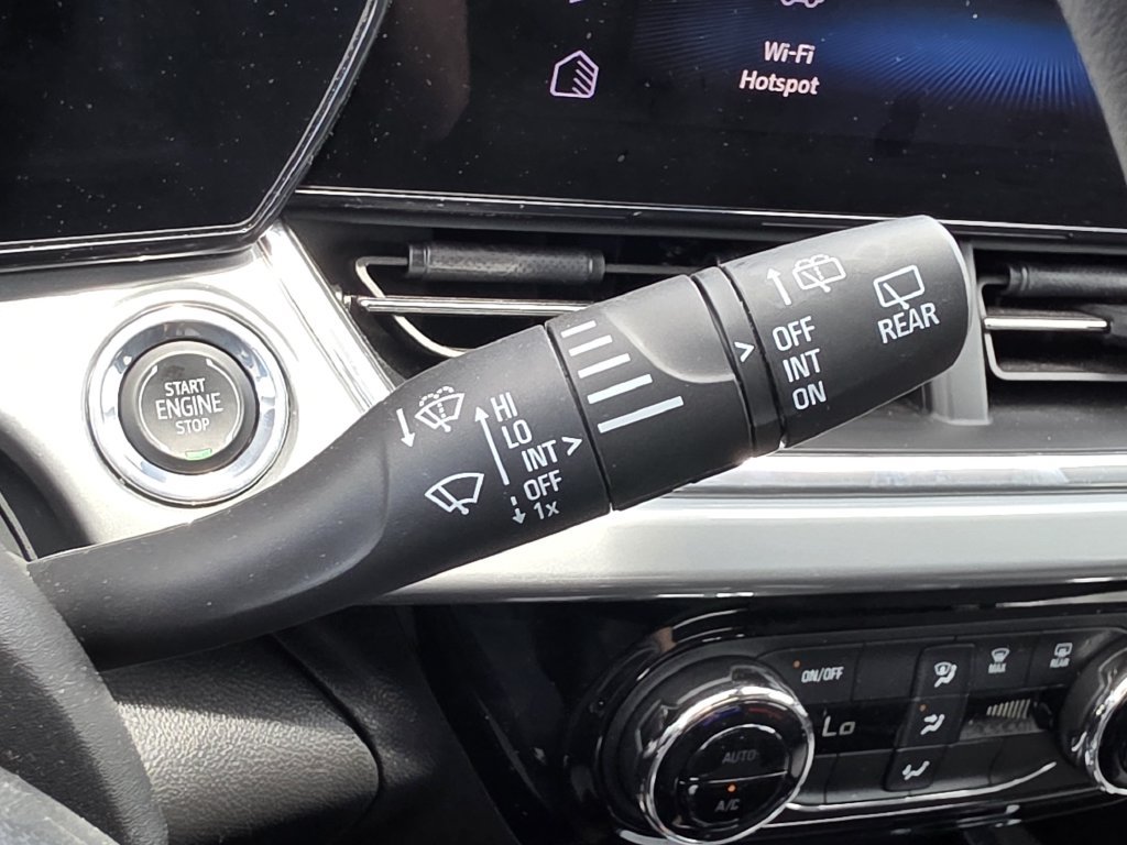 Used 2025 Chevrolet Trax LT FWD image 30