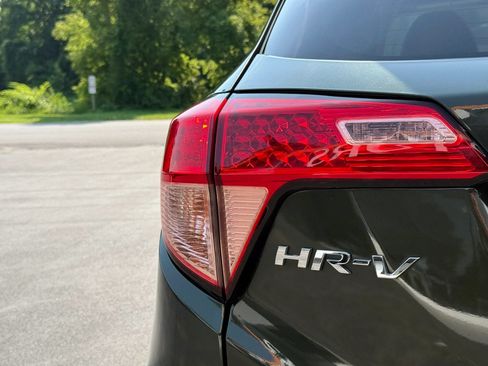 Used 2018 Honda HR-V EX image 36