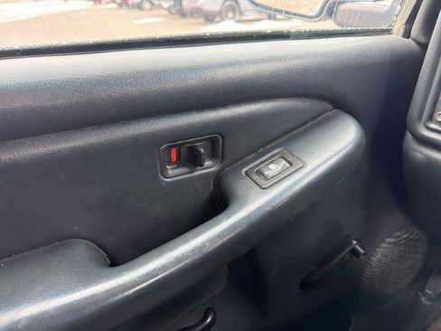 Used 2001 Chevrolet Silverado 1500 4x4 Extended Cab w/ Firm Ride Suspension Pkg image 11