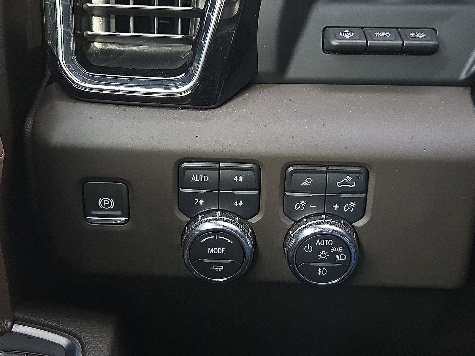 Used 2024 GMC Sierra 1500 Denali w/ Denali Reserve Package AWD/4WD image 18
