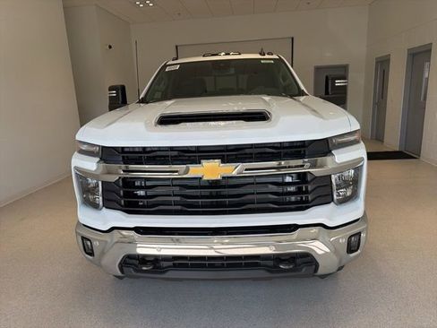 New 2026 Chevrolet Silverado 3500 LT image 2