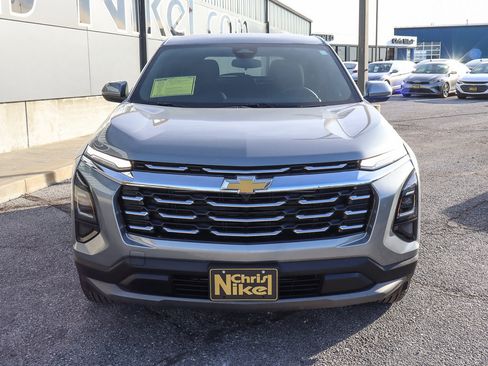 Used 2025 Chevrolet Equinox LT image 2